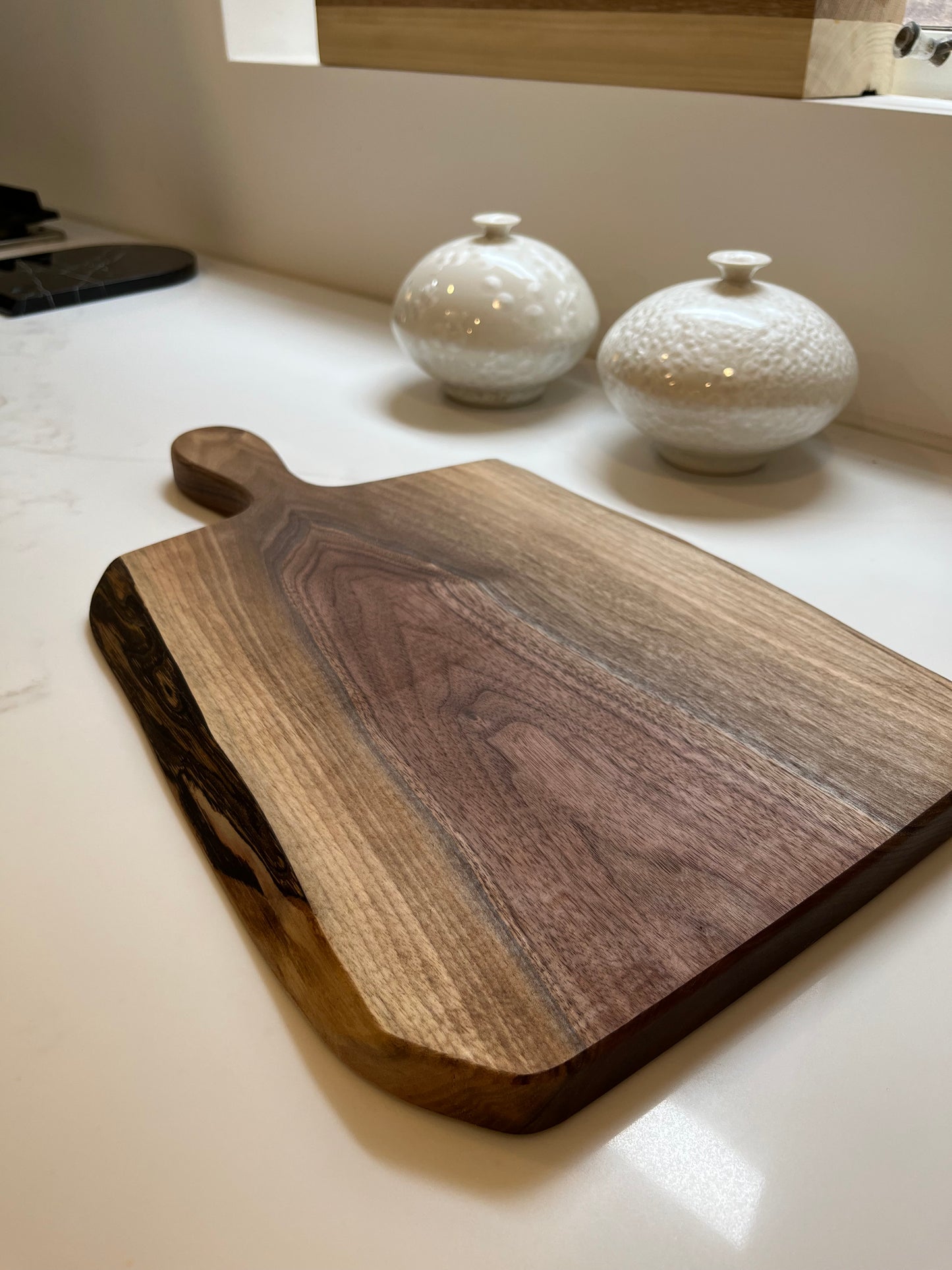 Large live-edge charcuterie board - Walnut